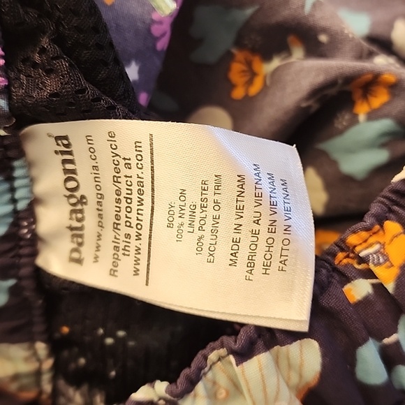 Patagonia Women's Barely Baggies Shorts in the Night Pollinator Moth Floral Med - Picture 9 of 9